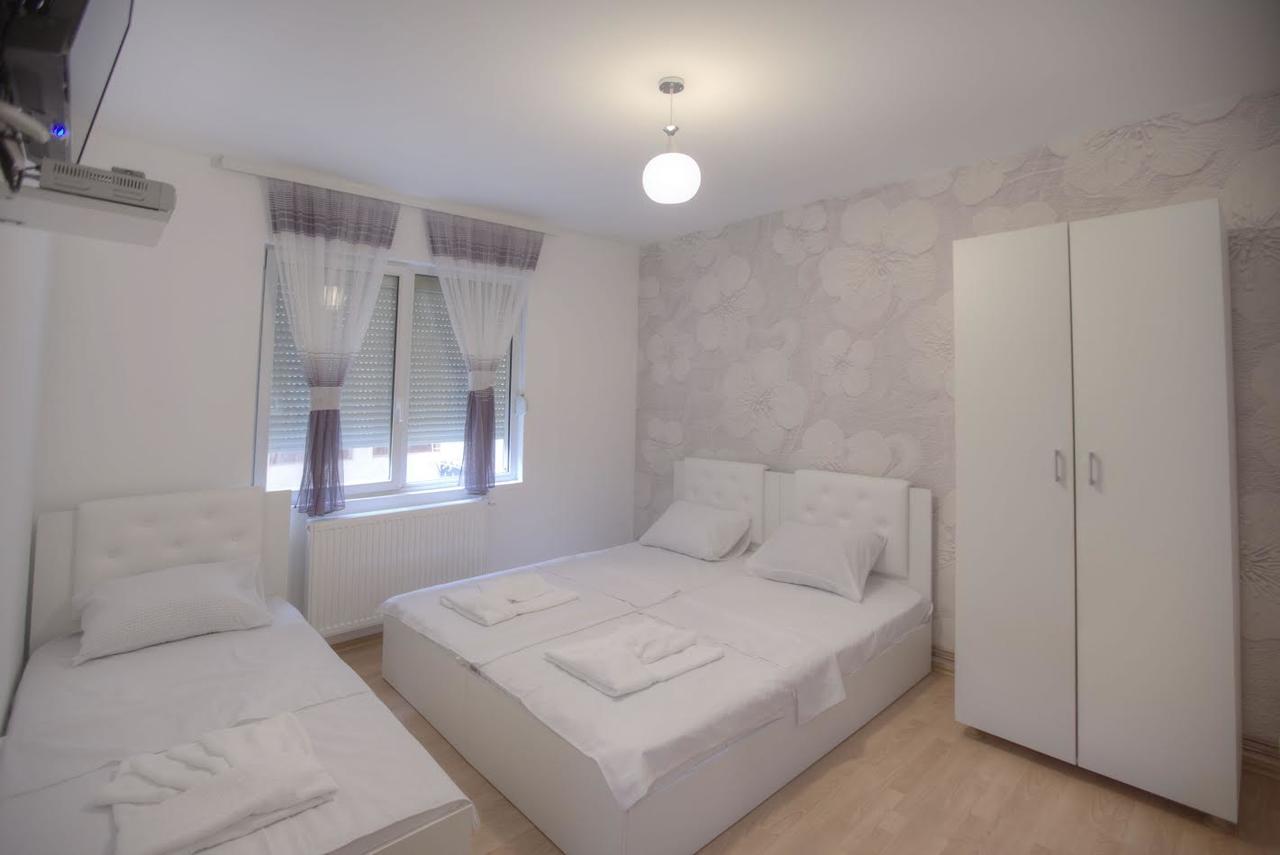 Guest House Prishtine Extérieur photo