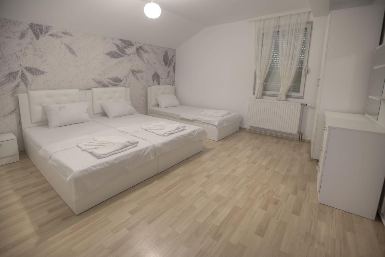 Guest House Prishtine Extérieur photo