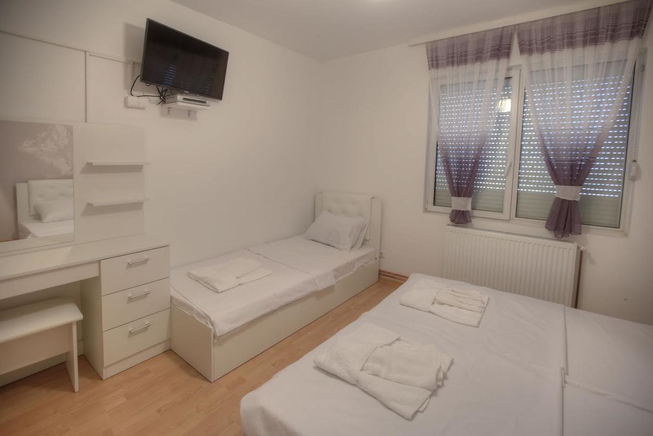 Guest House Prishtine Extérieur photo