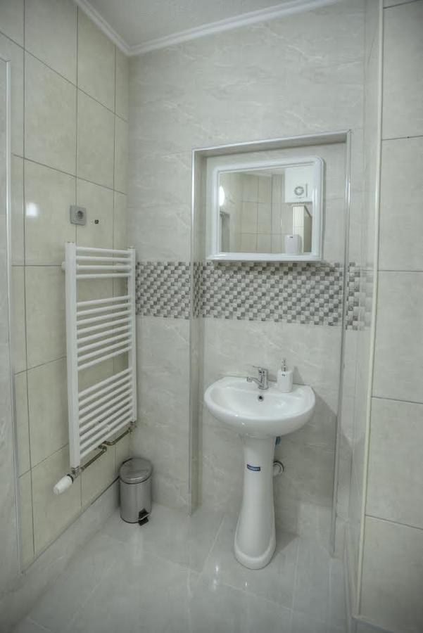 Guest House Prishtine Extérieur photo
